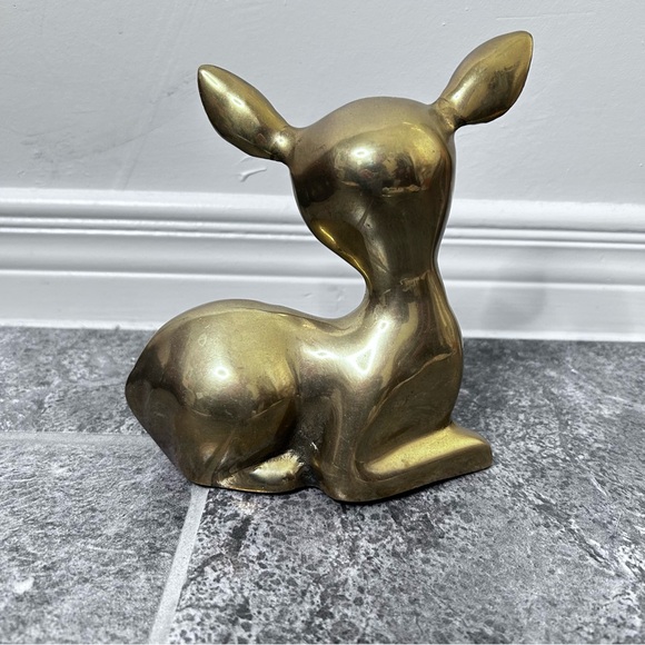Vintage Brass Fawn Deer Sculpture 6.5"x6" Spring Home Decor Sitting Baby Deer - Picture 4 of 16